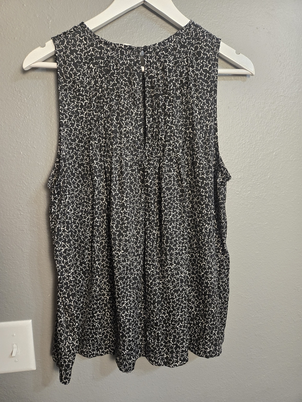 SUMMER SALE! $5 Gap Pintuck Tank Star Print Size Large - Picture 8 of 15